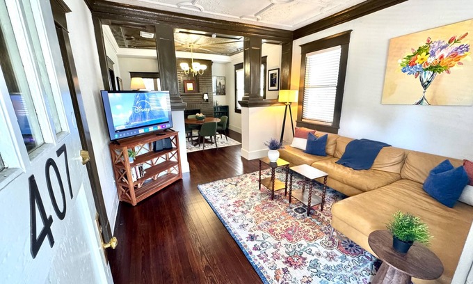 Greater Heights House | Remodeled historic 2/1 in the greater Heights. 27" Monitor/desk, and fenced.