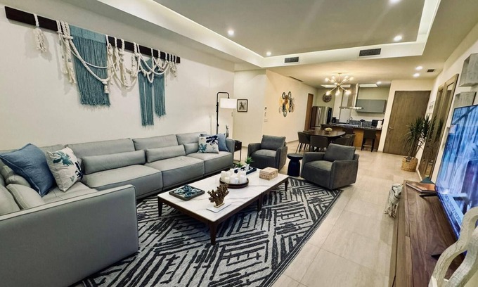 Puente del Mar Apartment | REMODELED Luxurious First-Floor Apartment in Isla Residences