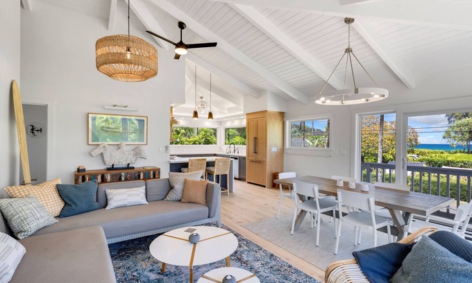 Hanalei House | Remodeled! Modern 3BR in Hanalei- Hot tub, bikes & boards