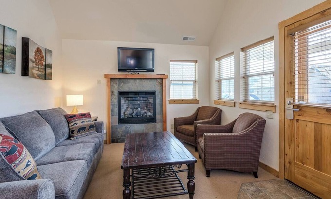 Sandpoint House | Rendezvous - Courtyard Beach Bungalow
