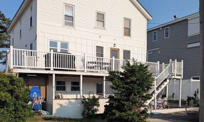 Seabrook House | Reno'd 7-bedroom getaway steps from Hampton harbor 5 min walk to Seabrook Beach!