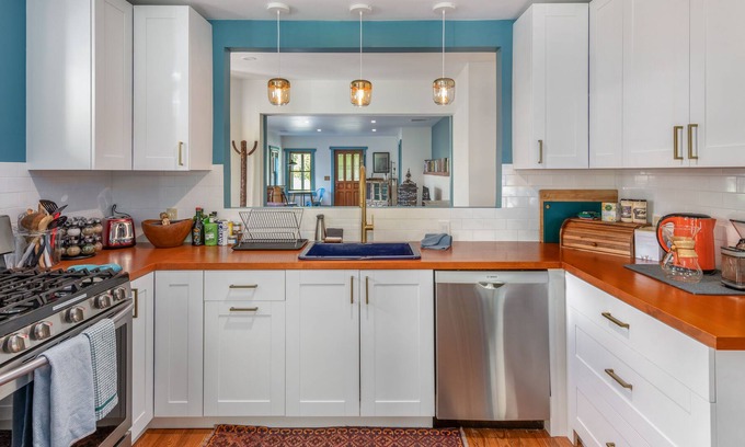 Redstone House | RENOVATED Redstone retreat, CO's best kept secret ski resorts, hot springs, wifi
