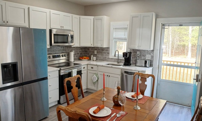 Mashpee Apartment | Renovated 1-bedroom Sandwich apartment in duplex with AC, WiFi, & Farmer's Porch