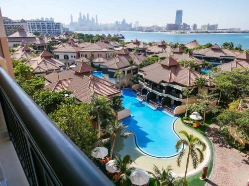 Palm Jumeirah Apartment | Renovated 1BR Haven in 5 Star Resort