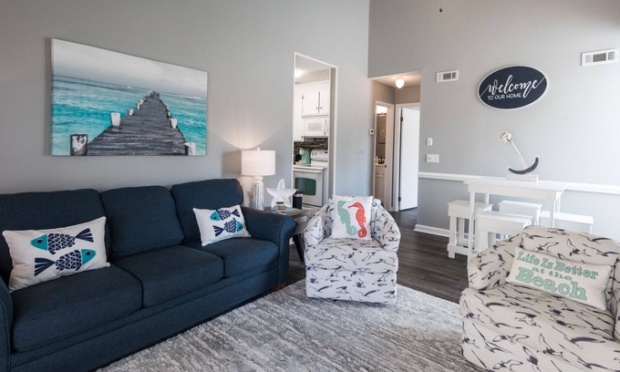 Summer Breeze Condo | Renovated 2-Bedroom Beach Condo Just 5 Minute walk to Beach!