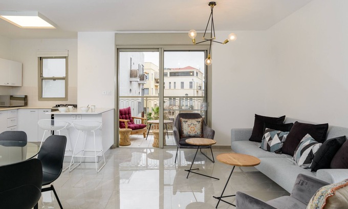 Jaffa Condo | Renovated 2 Bedroom in North Jaffa