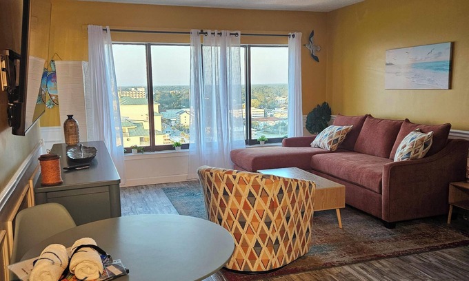 Myrtle Beach Condo | Renovated 2 Bedroom w/Ocean & City Views! Palace 1807