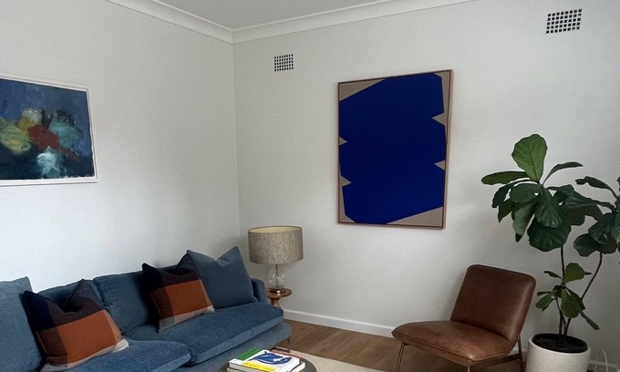 Randwick Apartment | Renovated 2 bedroom apartmeant 10 minute walk to park and short walk to beach.