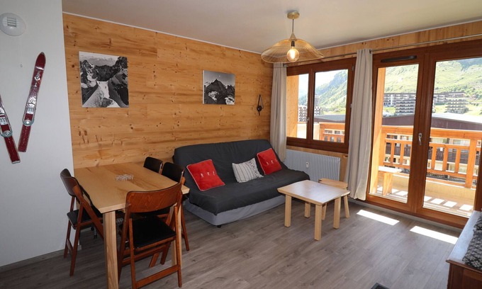 Les Almes Apartment | Renovated 2-Room Apartment, Balcony, WiFi, Near Slopes and Shops, Pet-Friendly