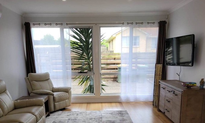 North Geelong House | Renovated 3 bdr House 5 min from the beach