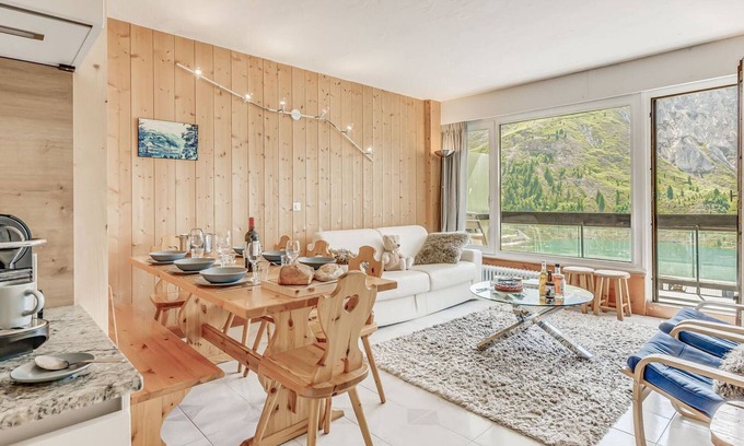 Tignes le Lac Apartment | Renovated 3-room apartment in Tignes for 8 pers. with balcony, peace and comfort