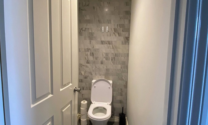 Richmond Apartment | Renovated 3BR Family Home in Richmond w/Parking