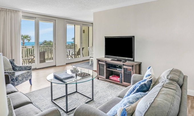 Fernandina Beach Condo | Renovated 3rd-floor oceanfront condo with balcony & pool