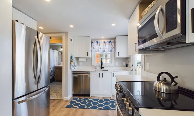 Jerusalem House | Renovated, a/c, water views, steps to association beach