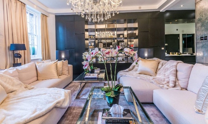 Grachtengordel-West House | Renovated apartment with roof terrace and balcony