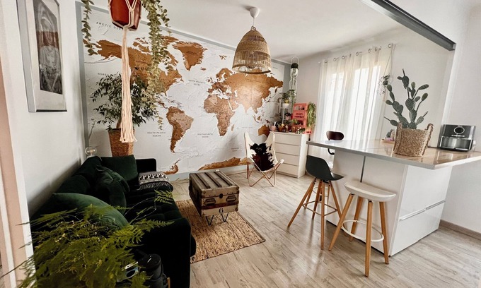 Le Mourillon Apartment | Renovated apartment, popular area of Toulon
