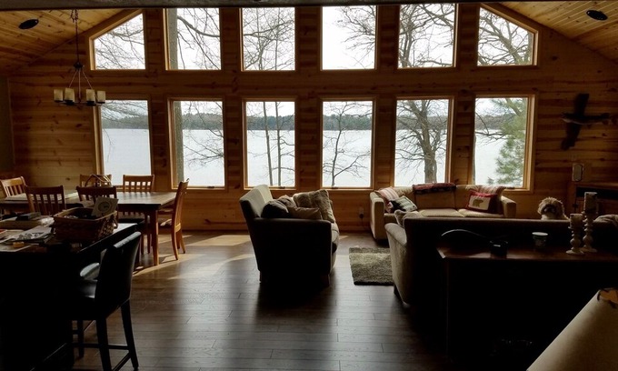 Spooner Cabin | Renovated Cabin on beautiful Middle McKenzie Lake!