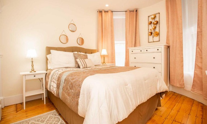 Cleveland Circle Apartment | Renovated, Chic, one bed, Sleeps 4,Steps to Transit