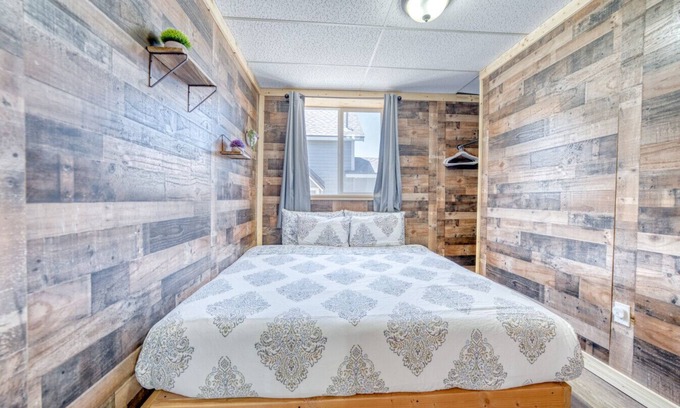 Leadville Apartment | Renovated Dog Friendly Room w Hot Tub Leadville-B