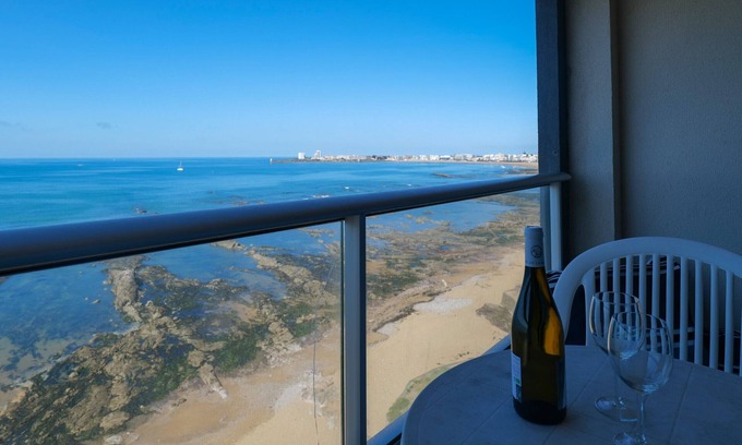 Les Sables d'Olonne Apartment | Renovated flat with sea view Les Sables - 4 people