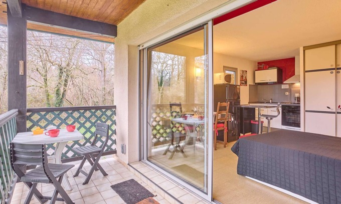Barbotan-les-Thermes Apartment | Renovated T1 Bis in Barbotan with balcony and parking