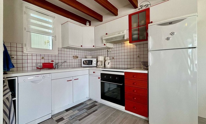 Saint-Pierre-d'Oleron House | Renovated House Near Beach in Saint-Pierre-d'Oléron – 6 Sleeps, Terrace, Parking