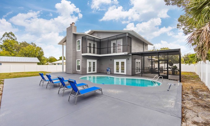 Bradenton House | Renovated home with enclosed yard, private pool, screened patio, & W/D