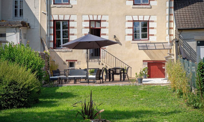 Blois House | Renovated house 2025 on the banks of the Loire & large garden 6 bedrooms with private shower