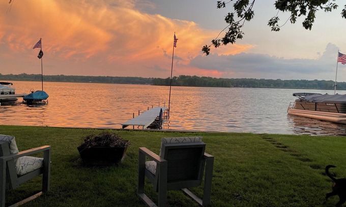 Pierceton Cottage | Renovated Lakefront All Sports Big Barbee Lake-Fishing&Relaxing-Steps From Water