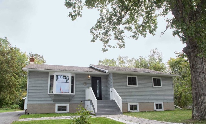 Bobcaygeon House | Renovated open concept family sized Home with game room and fire pit in backyard