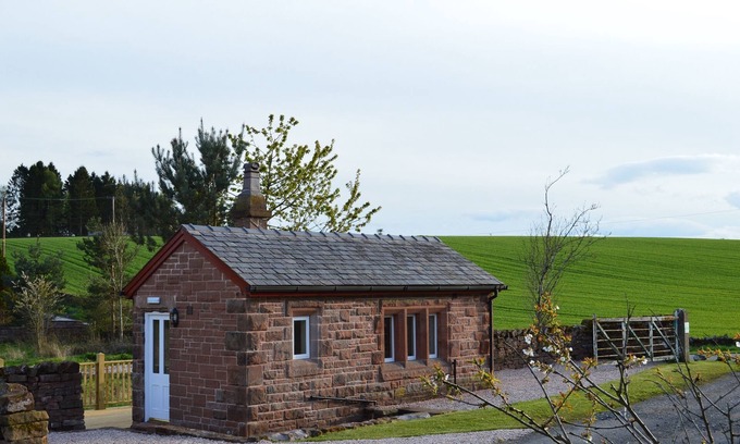 Penrith Cottage | Renovated Railway Weigh Office In A Tranquil Location and perfect for Stargazing