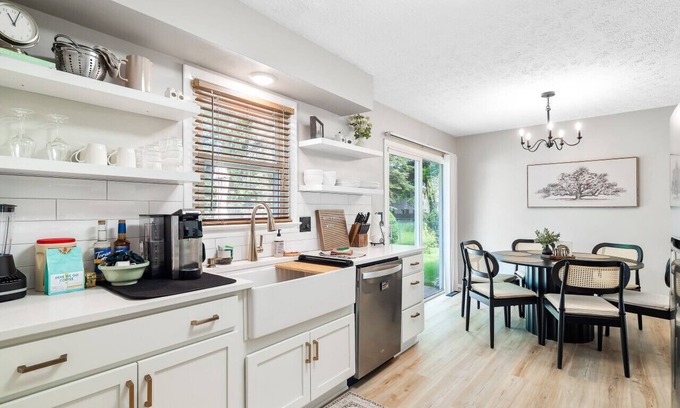 Cuyahoga Falls Apartment | Renovated Ranch|Patio Vibes|Fully Stocked Kitchen|Sleeps 6