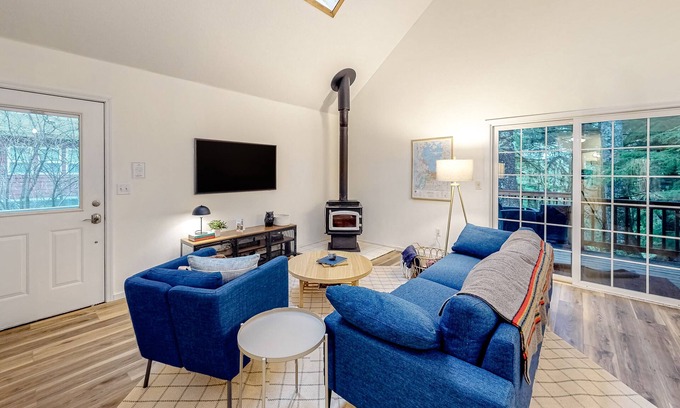Cape Meares House | Renovated, three-story home by the beach with a furnished deck & washer/dryer