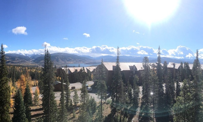 Wildernest Condo | Renovated Top-Floor Condo With Light And Views!