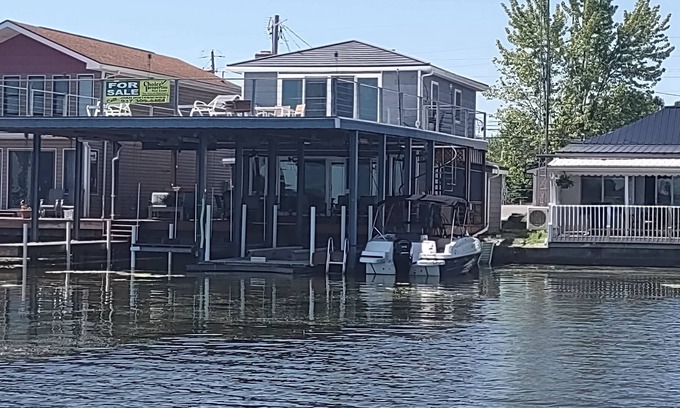 Russells Point House | Renovated Waterfront House with MASSIVE boat house and party deck