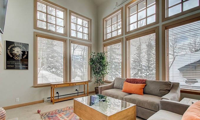 Salt Lake Mountain Resorts House | Renovated, WhoDunnit Lodge - ski-in/out to Snowbird