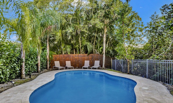 Fort Lauderdale House | Rent Luxe Presents Five Star Casa de Bananas Featuring Heated Pool Stunning!