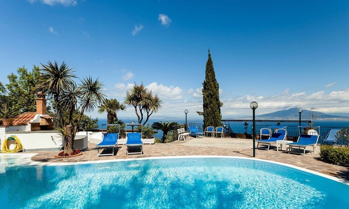 Priora Villa | Rentals in Italy - Villa Angel with pool, sea view and private car park