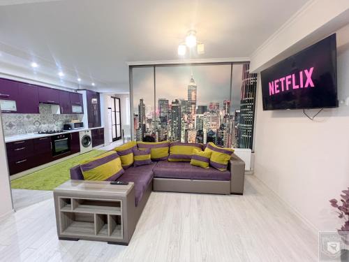 Chisinau Apartment | RentHouse Apartments Deep Purple