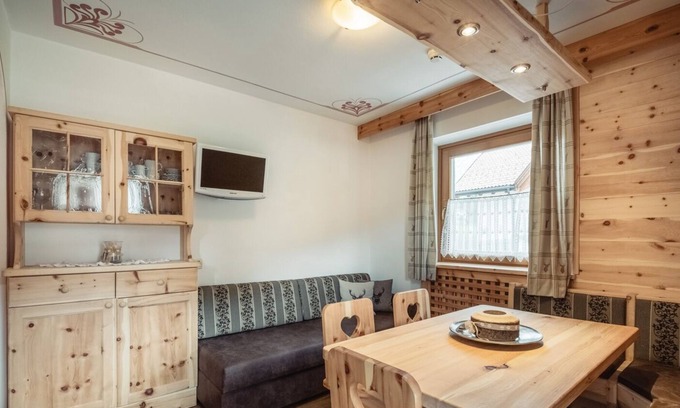 Mareo Apartment | Residence Corn - Standard Apartment 11 with Mountain View, Jacuzzi, Wi-Fi & Balcony