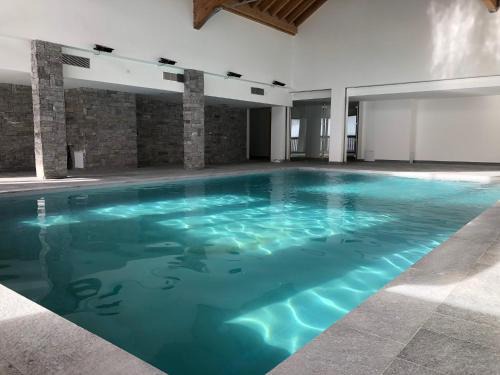 Les Claux Apartment | residence avec piscine ,chalet des rennes