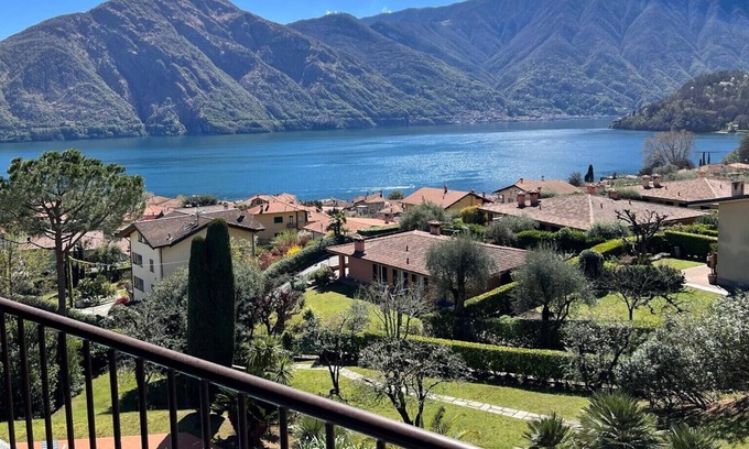 Azzano Apartment | Residence Brentano Lake view apartment