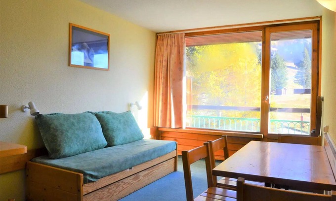 Arc-1800 Apartment | Residence Lauzieres - Studio 5 people ski to the feet and close to shops in the village of Charvet in Arc 1800