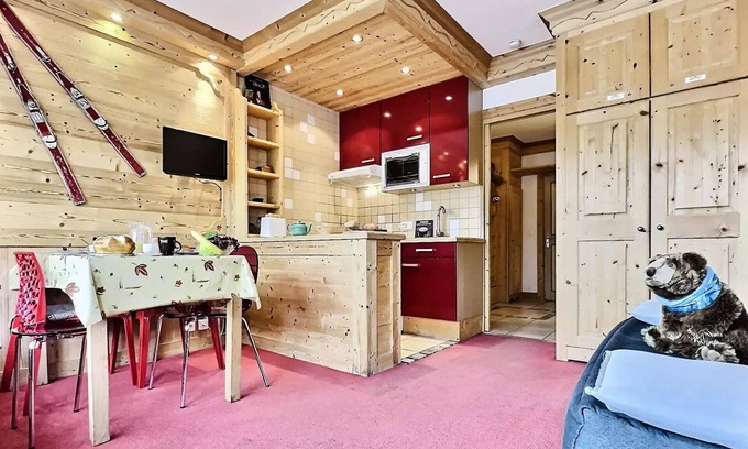 Tignes le Lac Apartment | Residence Le Bec Rouge - Nice studio tastefully renovated for 4 people in Tignes ski to the feet and close to shops in the Lake area. Appearances