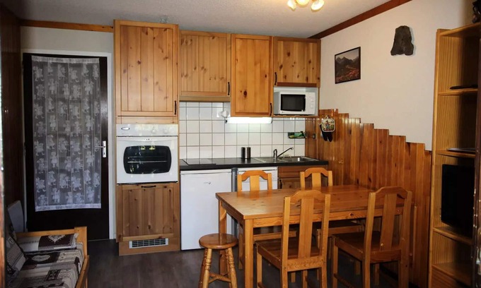 Villarodin-Bourget Apartment | Residence Les Epervieres - Apartment in quiet chalet, on the edge of the forest