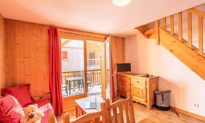 La Feclaz Apartment | Residence Les Chalets du Berger* - 3 Rooms for 8 people Duplex Mountain Corner