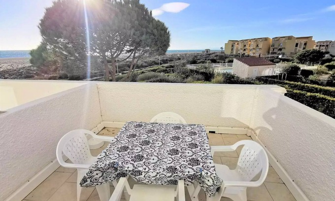 Port Leucate Apartment | Residence Les Cyclades - Two bedroom apartment with two loggias - 6 beds PORT LEUCATE. Ref: 2CYC 12A