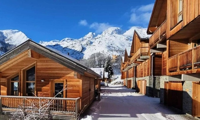 Saint-Sorlin-d'Arves Ski Chalet | Residence Les Prés Hauts - Prestige Chalet for 8 people. panoramic view