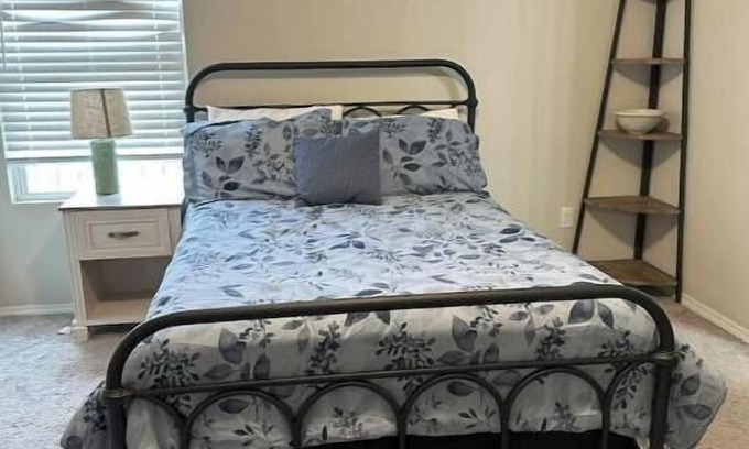 Stillwater House | Residence on Ridgecrest: 3BR/2Ba