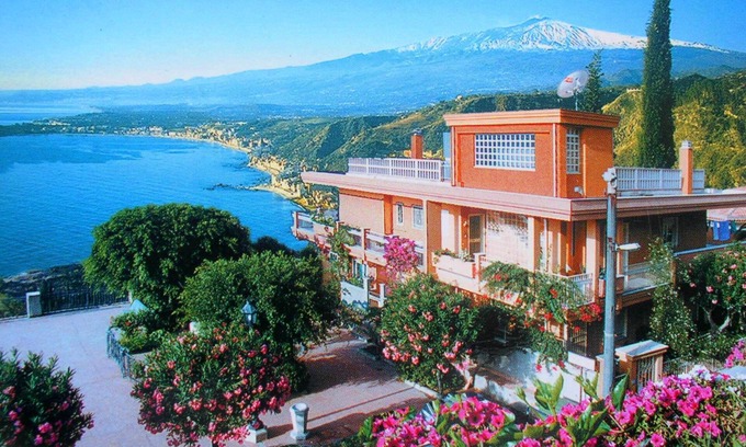 Taormina Apartment | Residence Schuler Apartment "The Penthouse" with sea and Mount Etna view